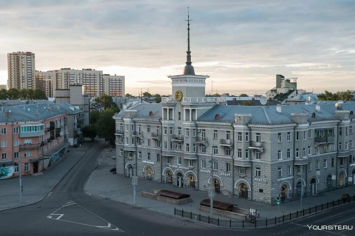 Барнаул фото. Барнаул. Барнаул центр города. Дом под шпилем Барнаул. Барнаул город Барнаул.