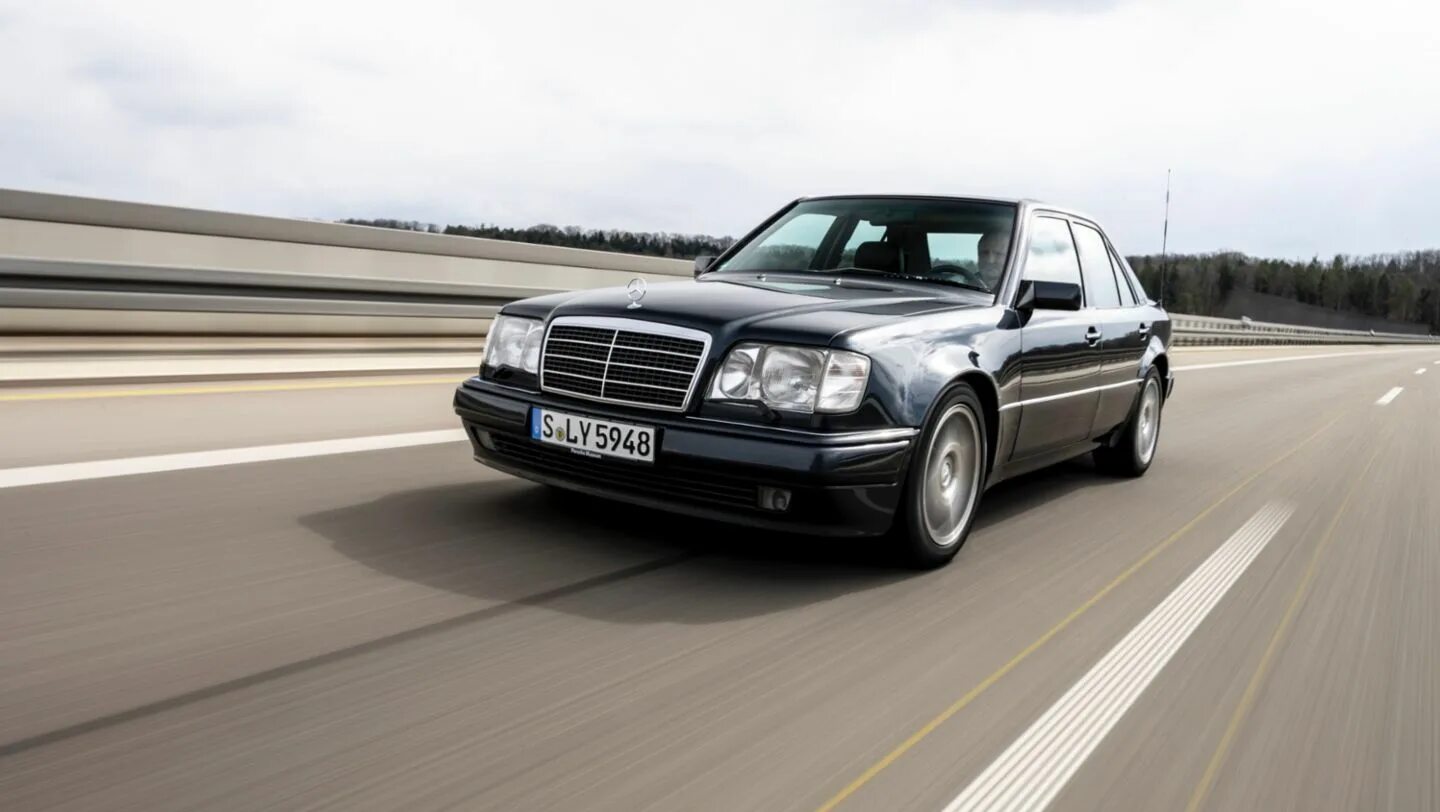 Mercedes w124 e500. Мерседес бенц 124 волчок. Мерседес бенц 124 волчок. Мерседес е124 волчок. Mercedes-benz 500 e.