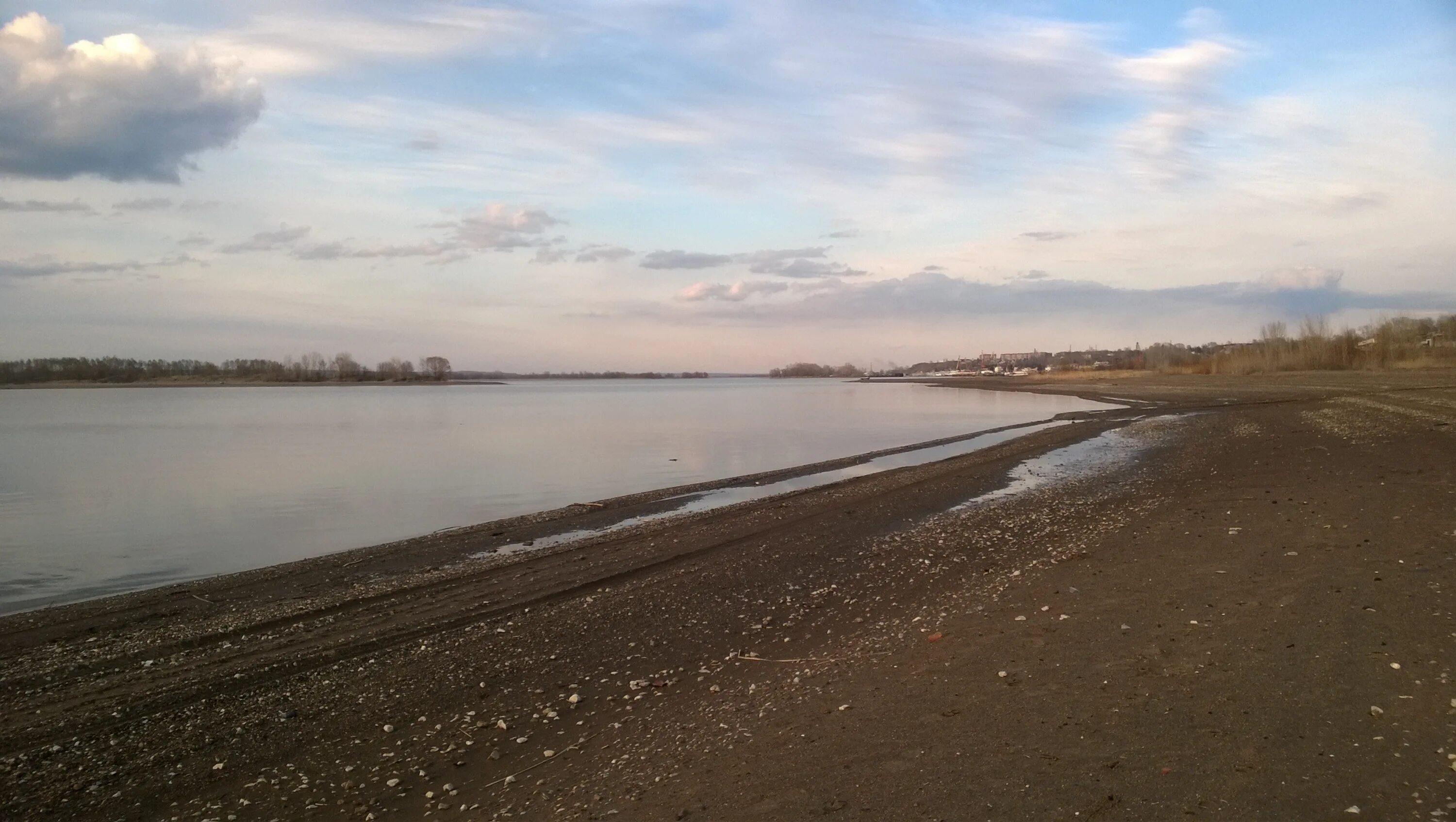 Уровень воды в реке кама. Река Кама Чистополь. Чистополь пляж Кама. Набережная реки Кама Чистополь. Шолья река Кама.