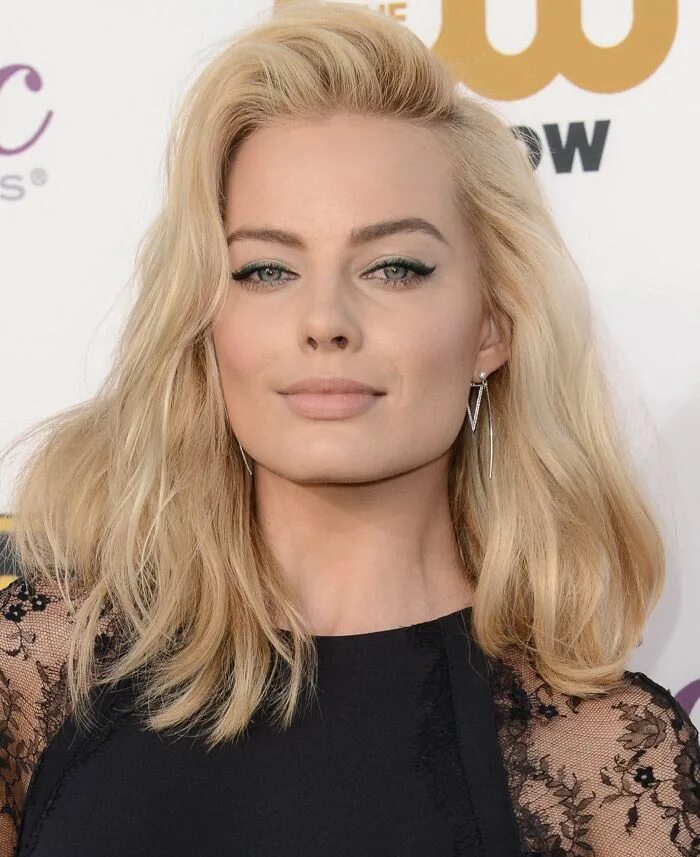 The simple trick used at the BAFTAs for longer-lasting hairstyles Margot robbie 