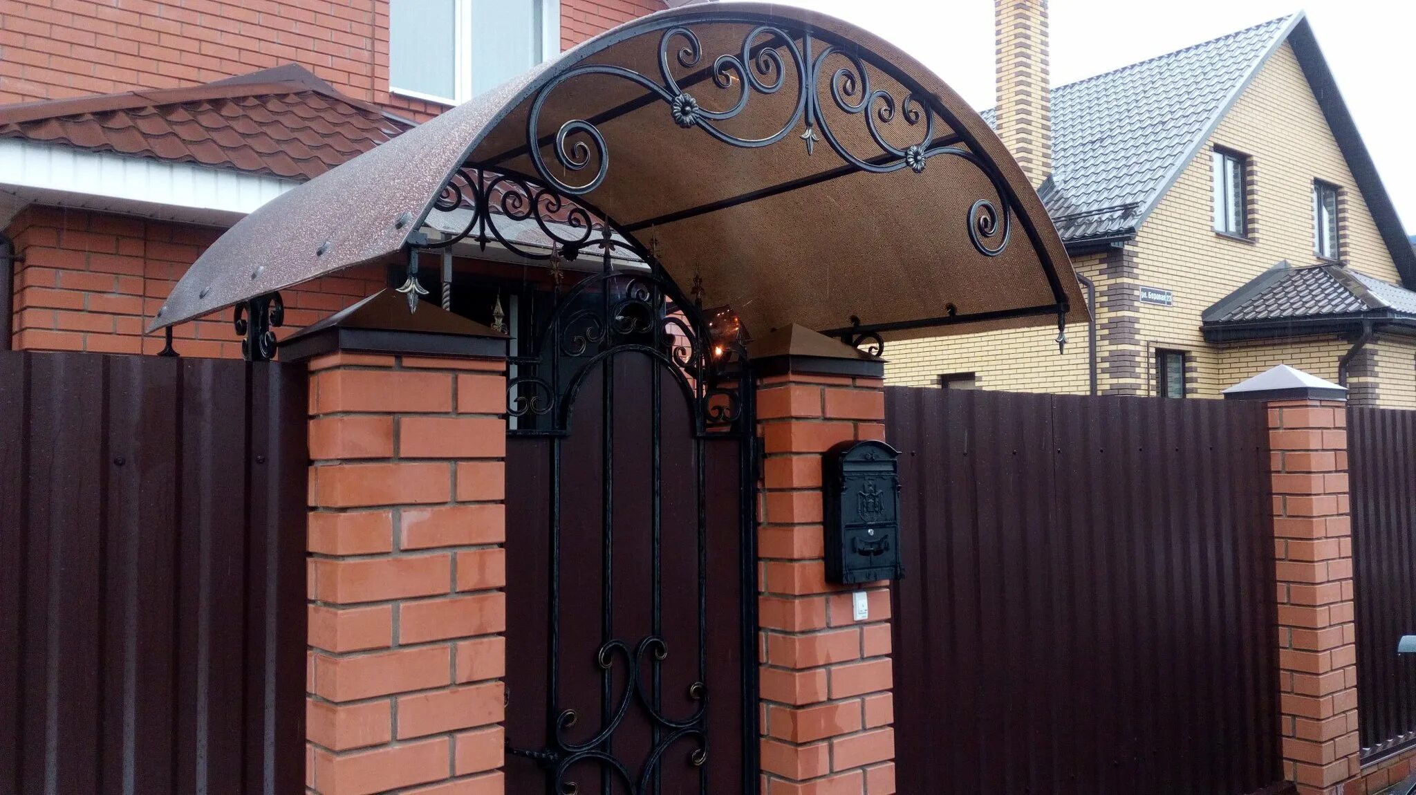 Навесы над калиткой частного дома фото Atigro, wrought iron, Russia, selo Molodi, Molodyozhnaya ulitsa, 16 Yandex Map