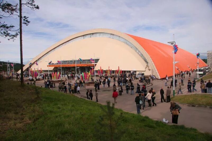 ледовый каток в нерюнгри. каток шахтер нерюнгри. тулун каток шахтёр. каток шахтер нерюнгри. каток чульман.