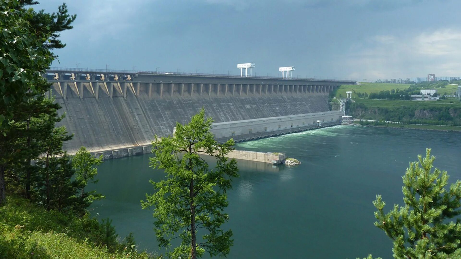 На какой реке крупнейшая гэс. Река Ангара Братская ГЭС. Братская ГЭС В Братске. Гидроэлектростанций Братская ГЭС. Братская ГЭС водохранилище.