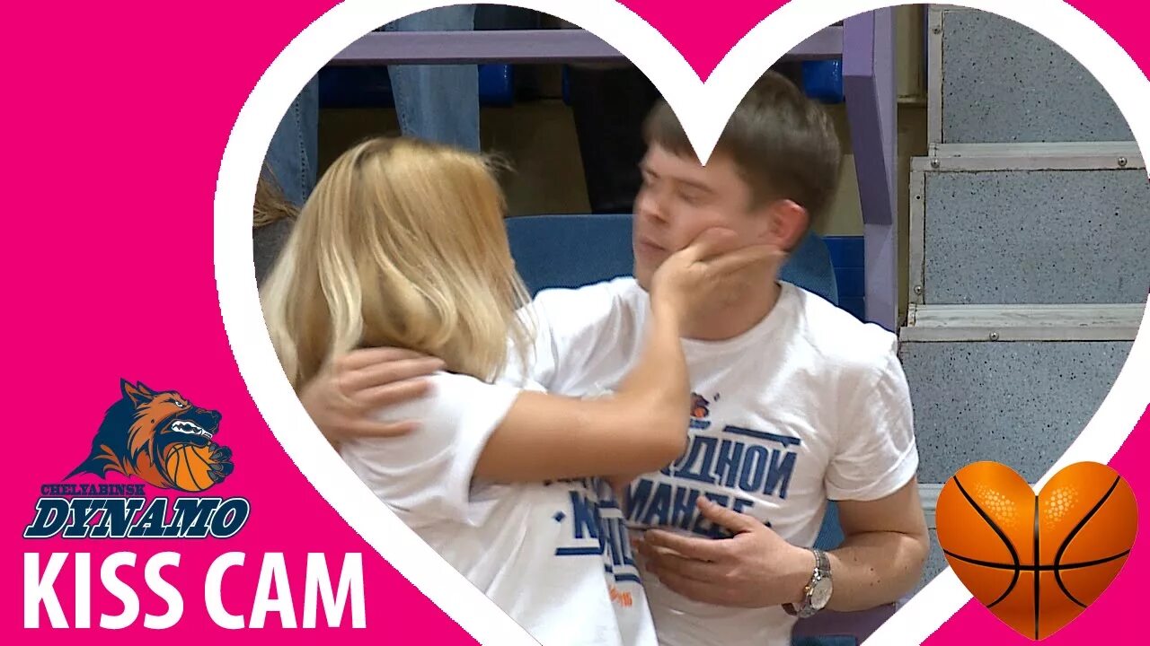 Kiss cam png. Камера поцелуев. Kiss камера. Камера поцелуев на матче. Кисс кам.
