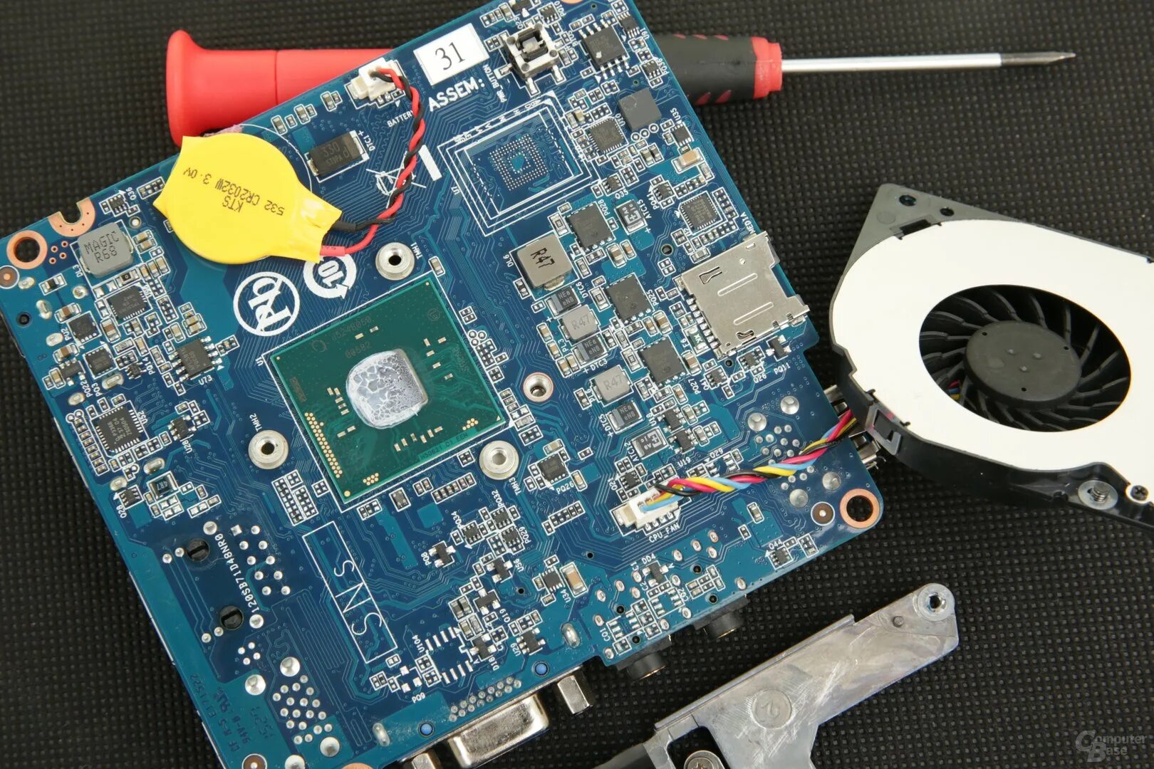 0 4x adapter(incl lp and fh bracket). Неттоп gigabyte brix gb-base-3000. Gigabyte gb-base 3150. Brix gb-bace-3160 блок питания. Gb-bace-3150.