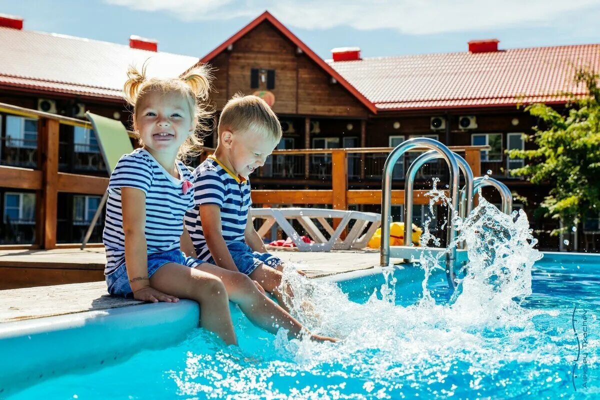 Аниматоры в бридж резорт сочи. Отель алеан фэмили резорт спа спутник сочи. Дружная семья на море. Рэдиссон блю конгресс сочи пляж. Radisson blu resort & congress centre 5*.