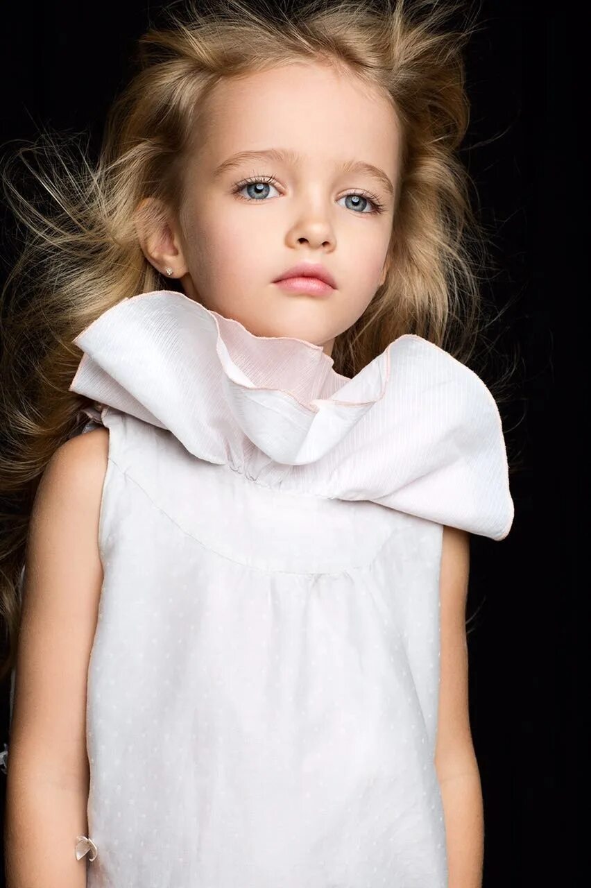 Виолетта антонова и настя князева. Виола антонова модель. Детские модели для фотосессии. Какие дети модели. Виола антонова с братом.