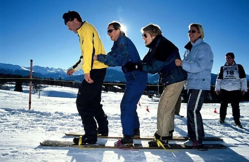 Конкурсы для двоих человек. Йога на 3. Спортивные соревнования на свежем воздухе. Спортивные состязания на природе. Летние детские игры на свежем воздухе.