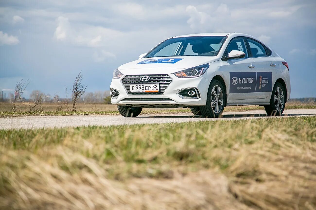 Солярис форум. Hyundai solaris 4x4. хендай солярис и нива. hyundai solaris 2017 1.0 реклама. solaris 2025 лозунг.