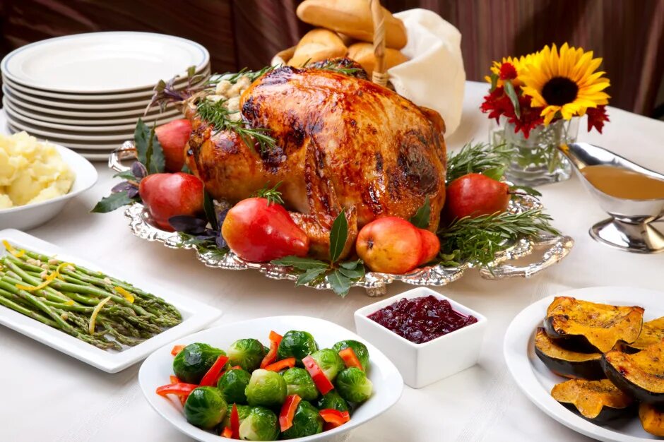 Что готовить из горячего на 2024 год. Thanksgiving day день благодарения. блюда на столе. день благодарения праздничный стол. красивые блюда.