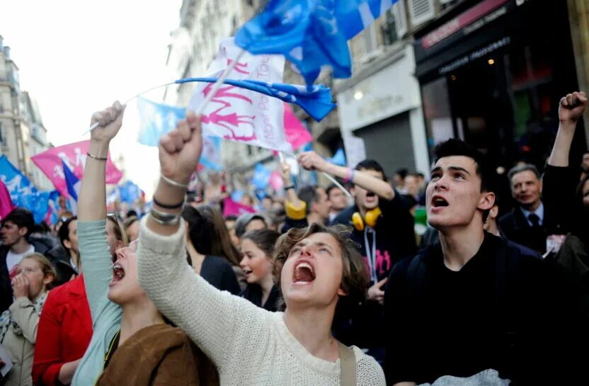 Лгбт семьи в россии. Gays france. Свадьба гомосеков франция. Этнические меньшинства в франции. День против гомофобии франция.