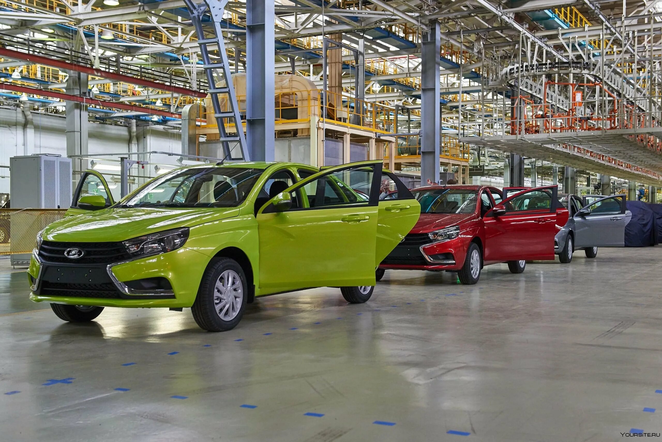 Ваз 2105 с завода. Автомобиль лада калина тольяттинский автомобильный завод. Конвейер автоваза в тольятти. Завод автоваз тольятти. Запорожец москвич жигули волга.