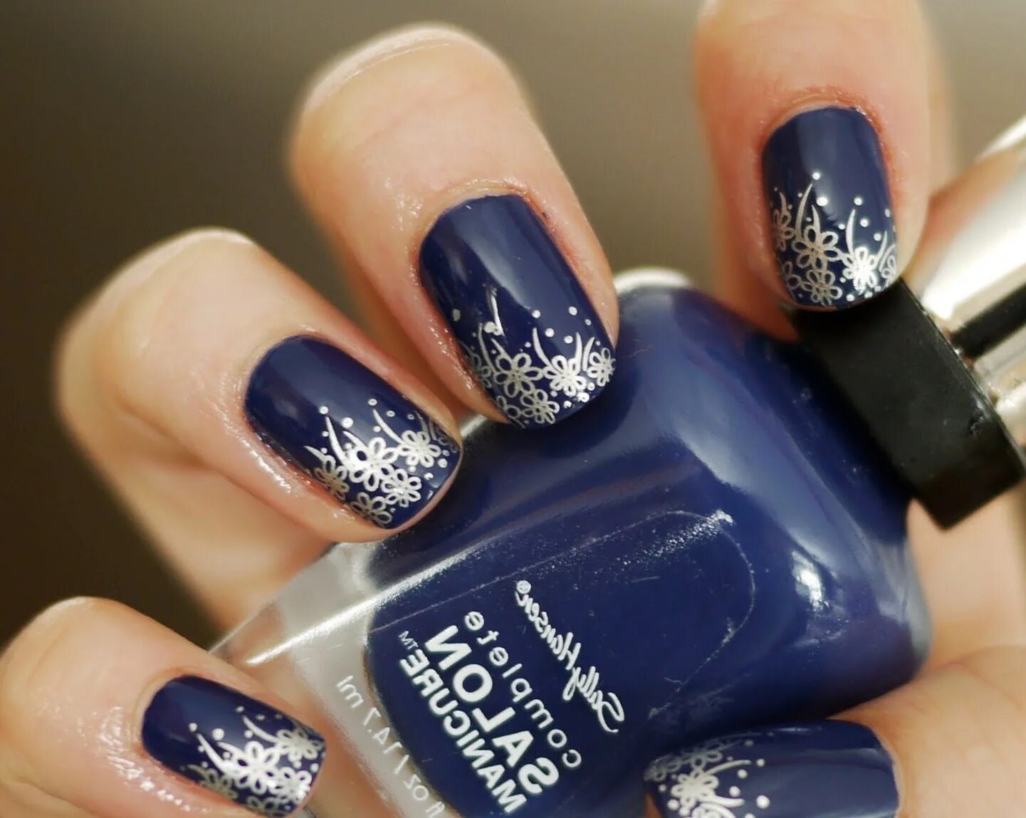 Зимние ногти. Новогодний маникюр на короткие ногти. Зимний маникюр. Модные ногти. Идеи новогоднего маникюра.