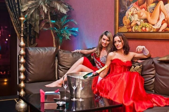 Golden Dolls Санкт-Петербург. Стриптиз-клуб Golden Dolls, Санкт-Петербург. Стрип бар Голден Доллс. Голден Доллс на Невском. Golden doll