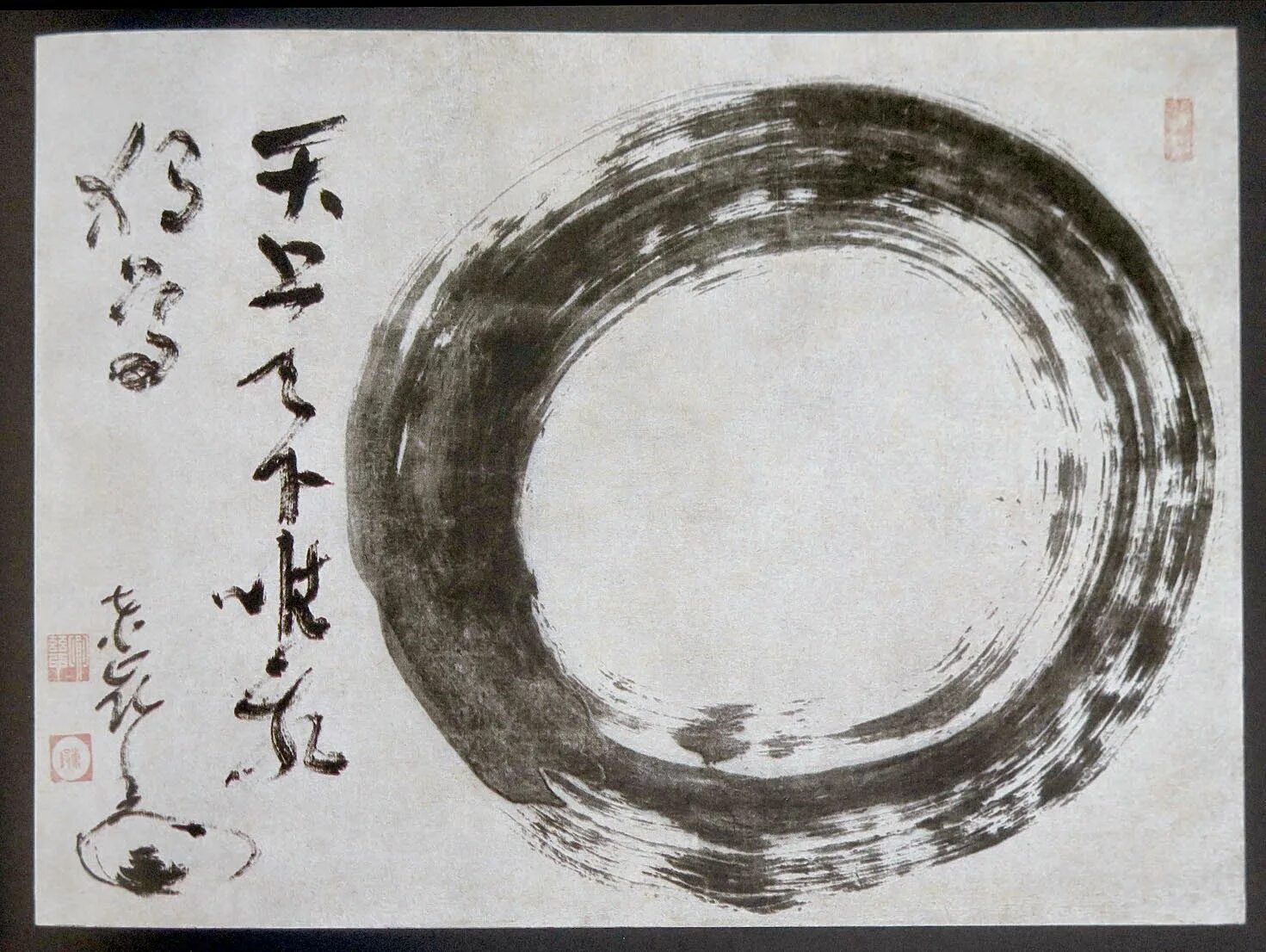 Энсо буддизм. Круг дзен Энсо. Энсо дзен буддизм. Японская каллиграфия круг.