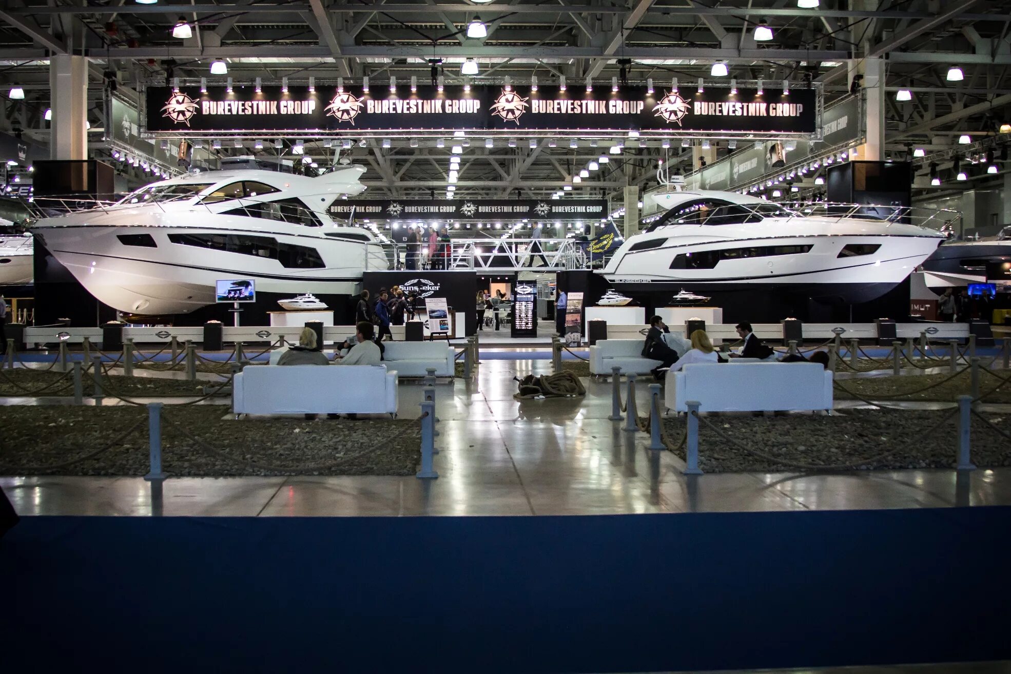 Moscow boat show 2023 белый катер. Выставка московское боут шоу крокус экспо. Московское боут шоу 2022. Выставка яхт. Выставка катера и яхты 2024.