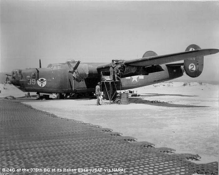 "консолидэйтед" b-24 "либерейтор". B 24 q 1 2. B-24j-100-cf либерейтор. Consolidated b-24 liberator чертежи. B 24 q 1 2.