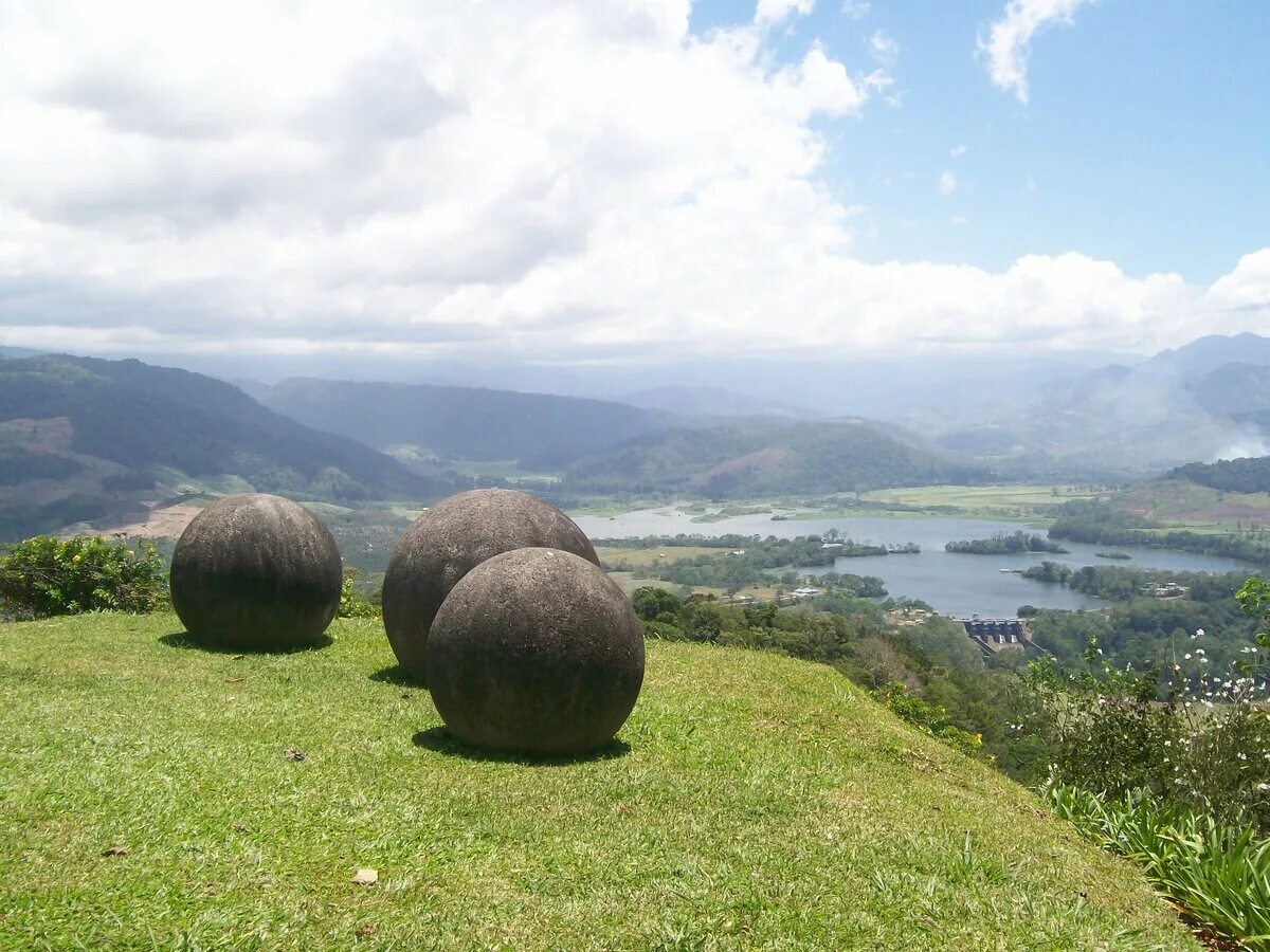 Каменные шары Коста-Рики. Каменные сферы Коста-Рика. Круглые валуны Коста Рики. Косто Рико каменные шары. Загадочные формы