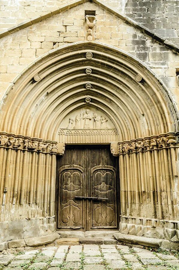 Ancient city gate. Врата города бежевый. Ворота адриана анталья. Церковь святого николая кенилворт англия. Руины помпеи.