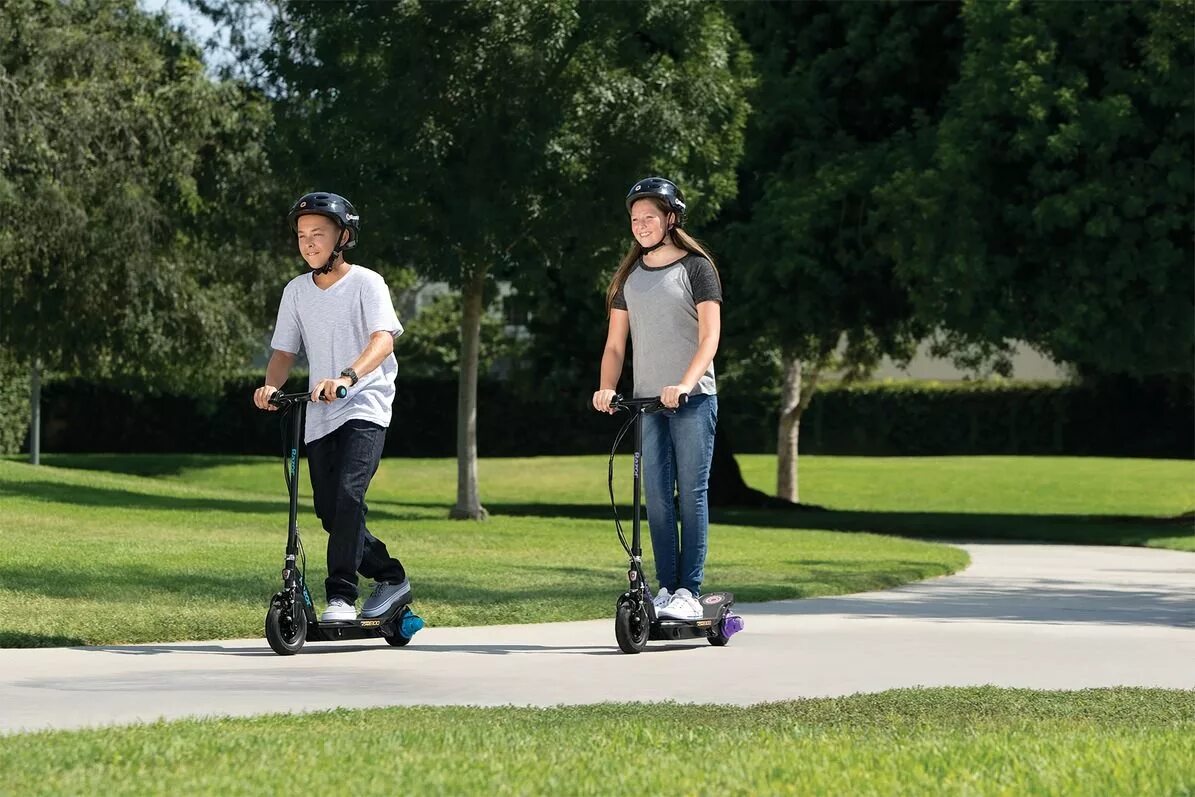 Царицыно самокаты напрокат. Прокатный электросамокат. Скоростной самокат для детей. Прокатный электросамокат. Электросамокат на дороге.