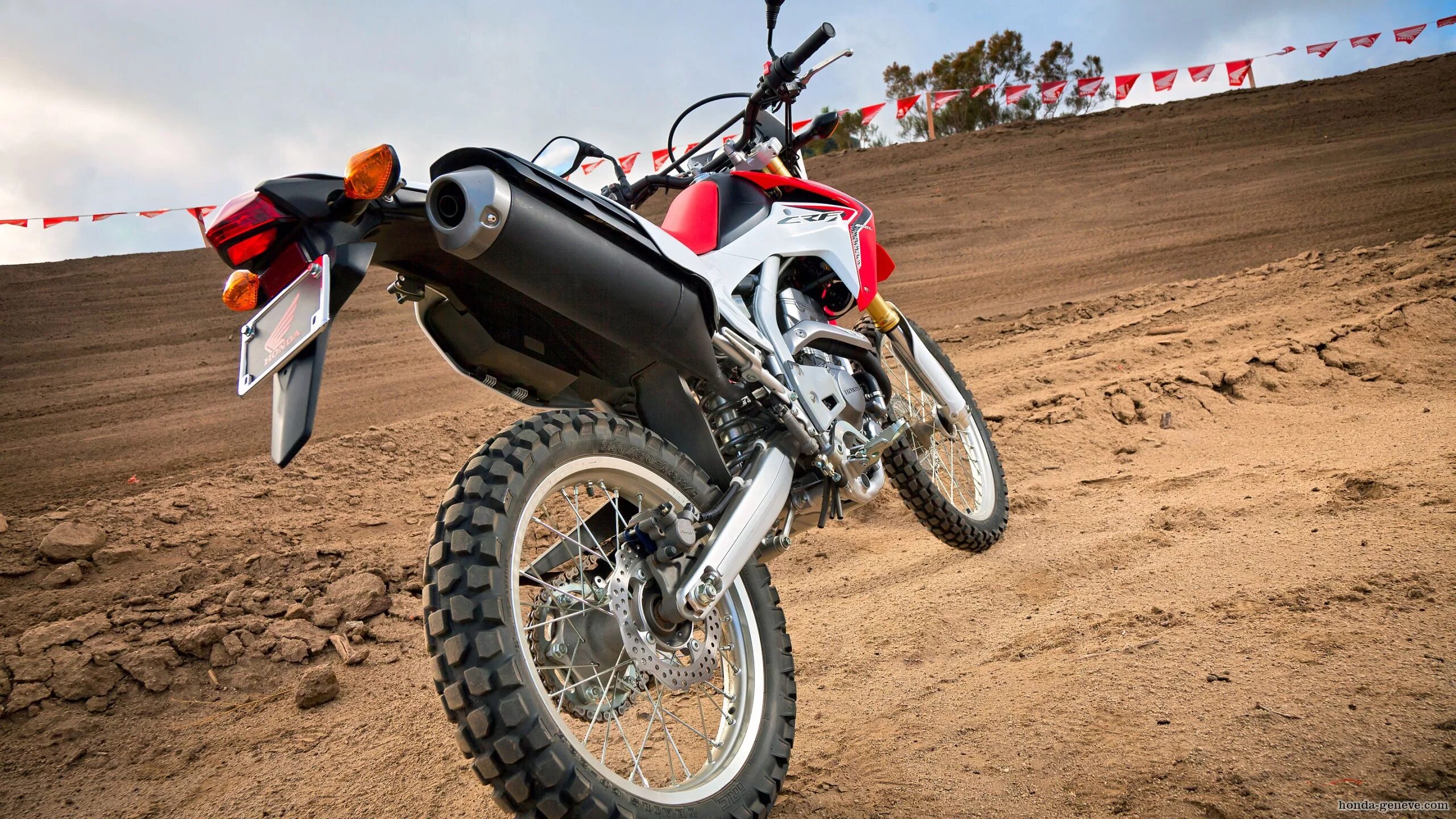 Honda 250 l. Honda crf250l. Мотоцикл Honda crf250l. Honda CRF 250. Мотоцикл Хонда ЦРФ 250 Л.