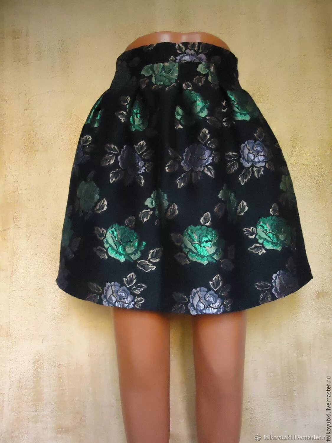 Юбка малый колокол. Фасон юбки колокольчик. S. Фасон юбки колокольчик. Нежно розовая юбка короткая.