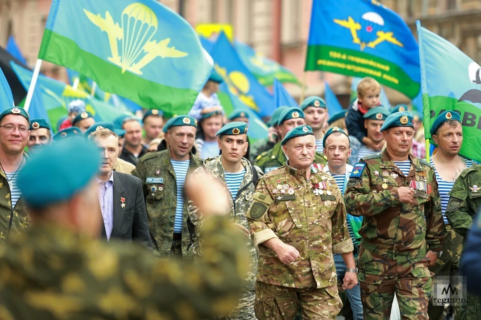 Десантники войска. Воздушно-десантные войска (ВДВ). Войска ВДВ В России.