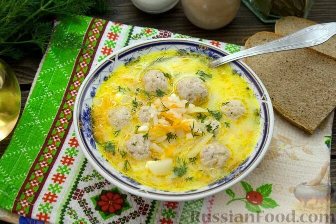 Сырный суп иль патио. Суп с сыром и рисом рецепт. Куриный сырный суп. Сырный суп с курицей. Куриный суп с сыром.