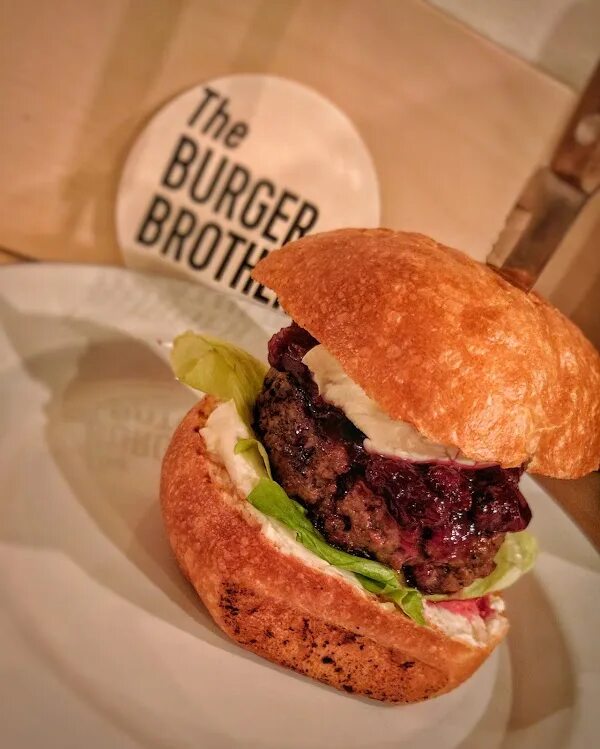 Бургерная Bros Burgers. Бургер бразерс. Burger brothers Москва. БРОС бургер художников. Bro burger