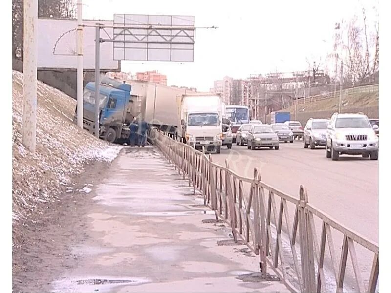 Выемка ярославль. Выемка ярославль. Остановка яковлевская ярославль. Выемка ярославль фото. Остановка ярославская.