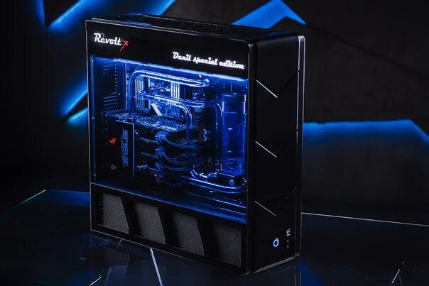 Лаб пк. Лаборатория с компьютерами. Корпус invasion revolt. Инвейжен лабс. Invasion labs компьютеры.