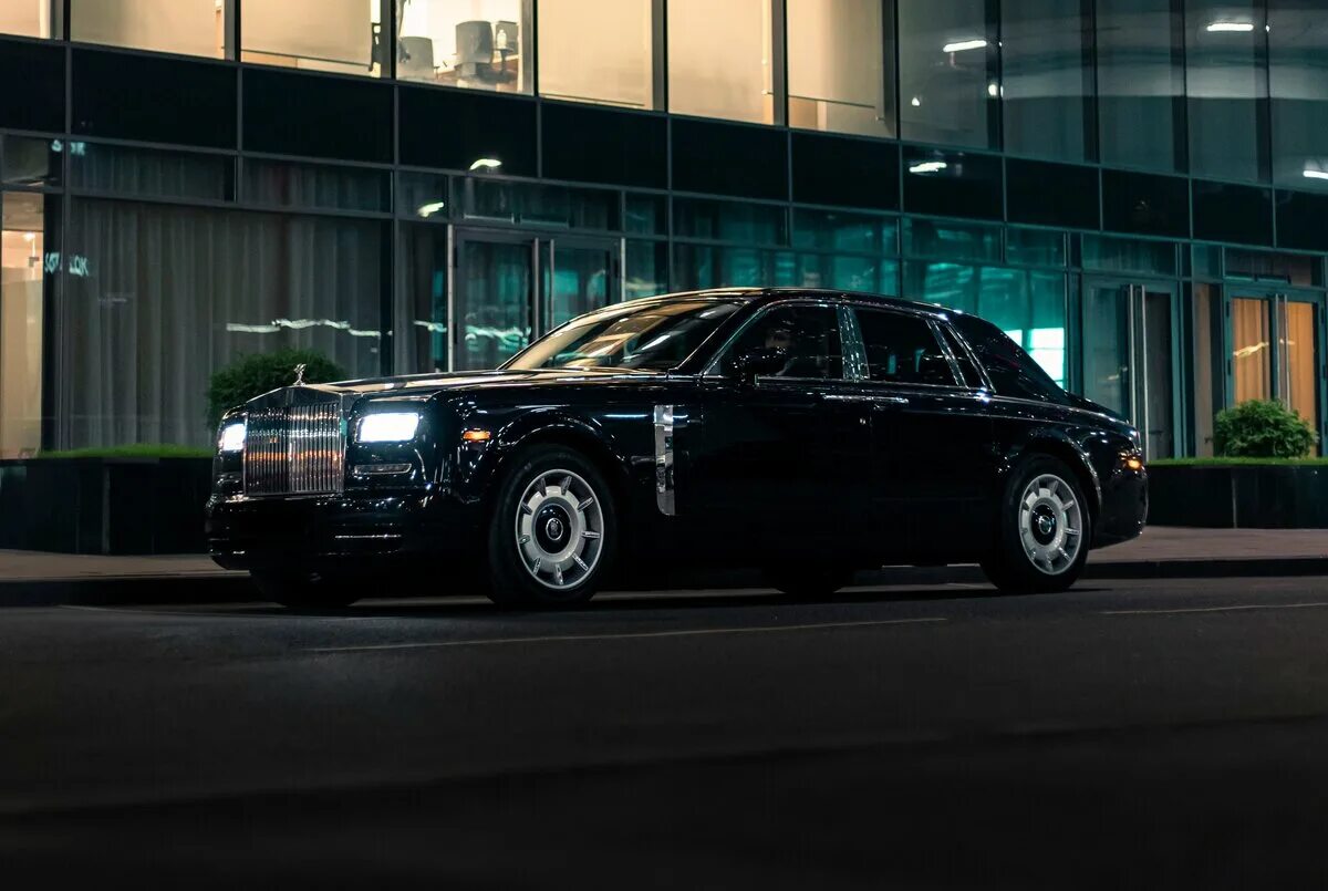 новый rolls royce ghost 2021. Rolls royce cullinan mansory. Rolls royce ghost. роллс ройс 2005 белый. аренда роллс ройс.