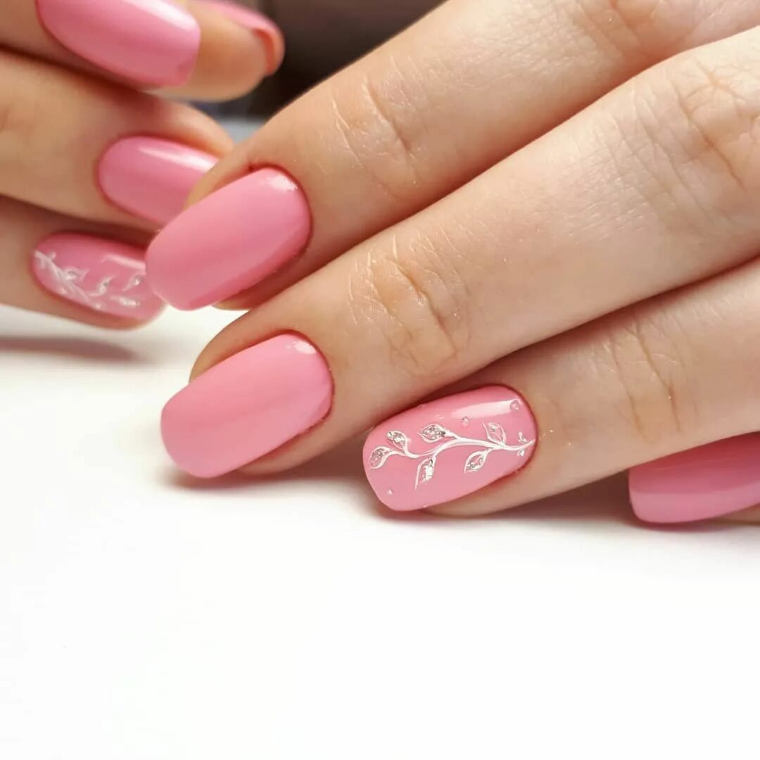 Нежно розовый лак. Розовый маникюр. Розовые ногти. Маникюр в розовых тонах на короткие ногти. Р̸о̸з̸о̸в̸ы̸й̸ м̸а̸н̸и̸к̸.
