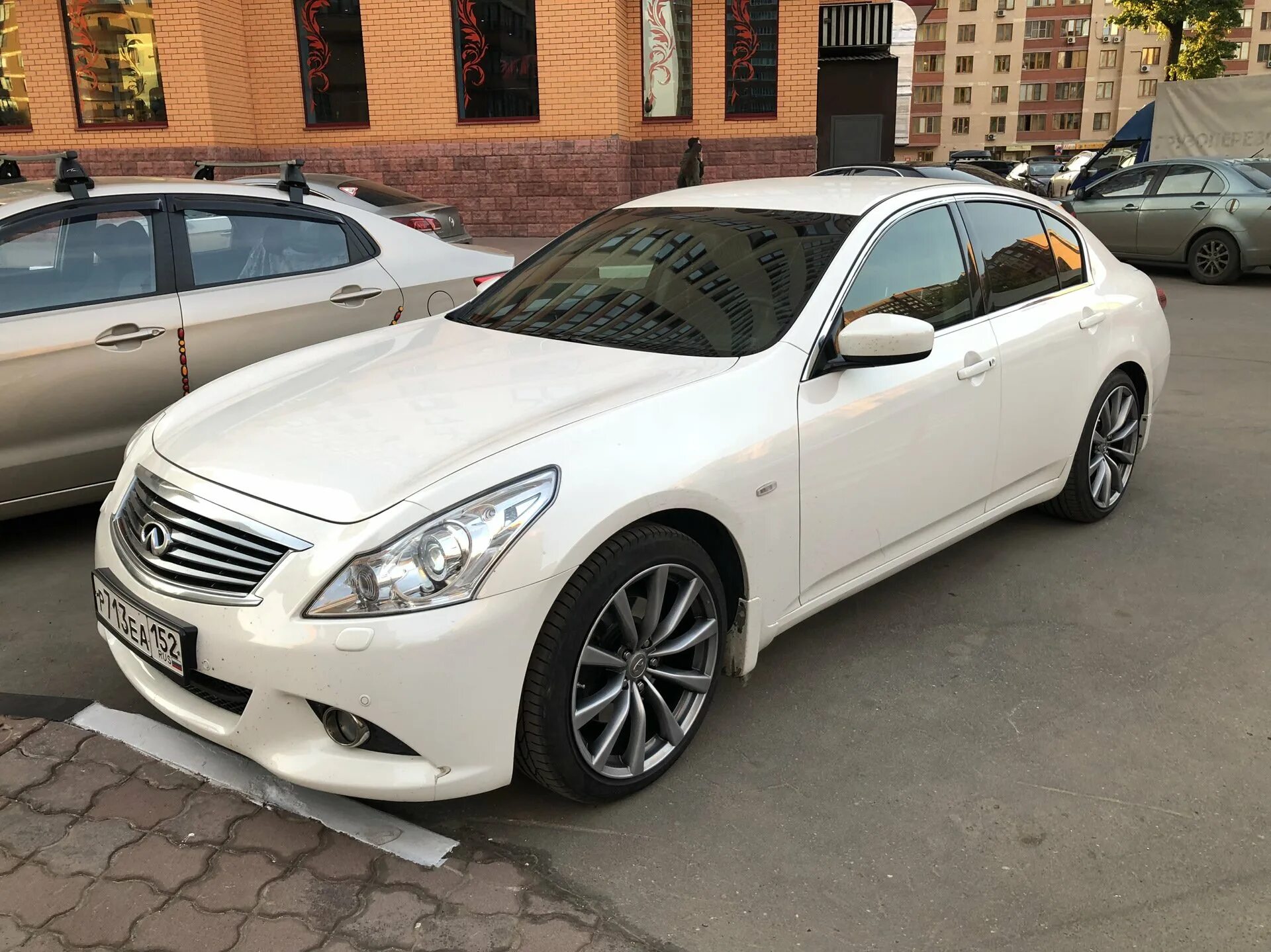 Infiniti g25. Инфинити Джи 25. Инфинити g25 диски r18. Infiniti g25 2013.