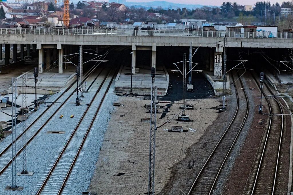 где находится вокзал в праге. станция ростов на дону ночью. железнодорожный вокзал ростов. цюрих вокзал hauptbahnhof. западно-сибирская железная дорога новосибирск.