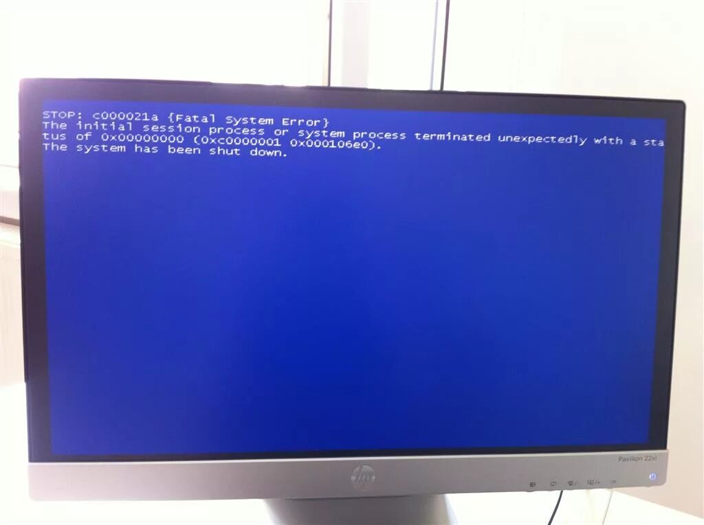 System error s. Синий экран смерти stop: c000021a. C000021a. Fatal System Error. Экран смерти Windows XP c000021a.