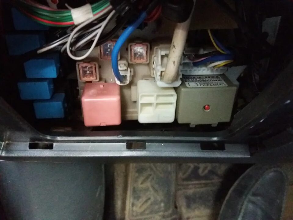 Тойота рав 4 2010 как снять реле Реле "Вежливые поворотники" Toyota RAV4 (III), 2 л, 2008 года тюнинг DRIVE2