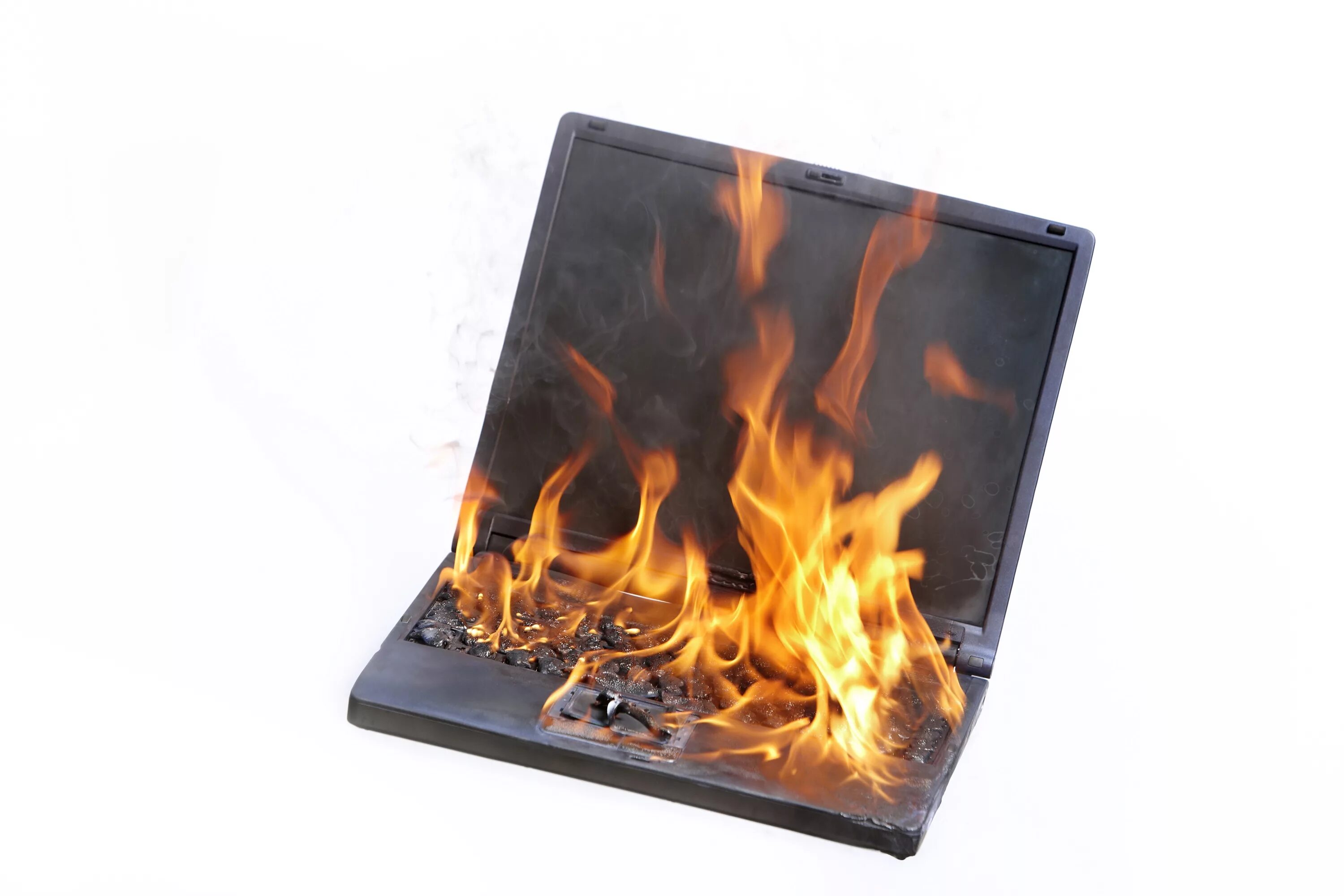Сгореть электронный. Ноутбук в огне. Горящий комп. Сгоревший ПК. Сгоревший ноутбук.