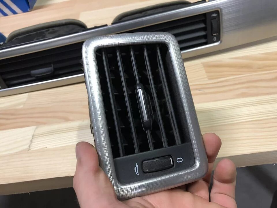 Дефлектор уаз патриот воздуховод. Шкода суперб 2 дефлектор торпеды центральный. Дефлектор обдува салона. Дефлектор салона форд фокус 2. Дефлектор салона задний volkswagen jetta 5.