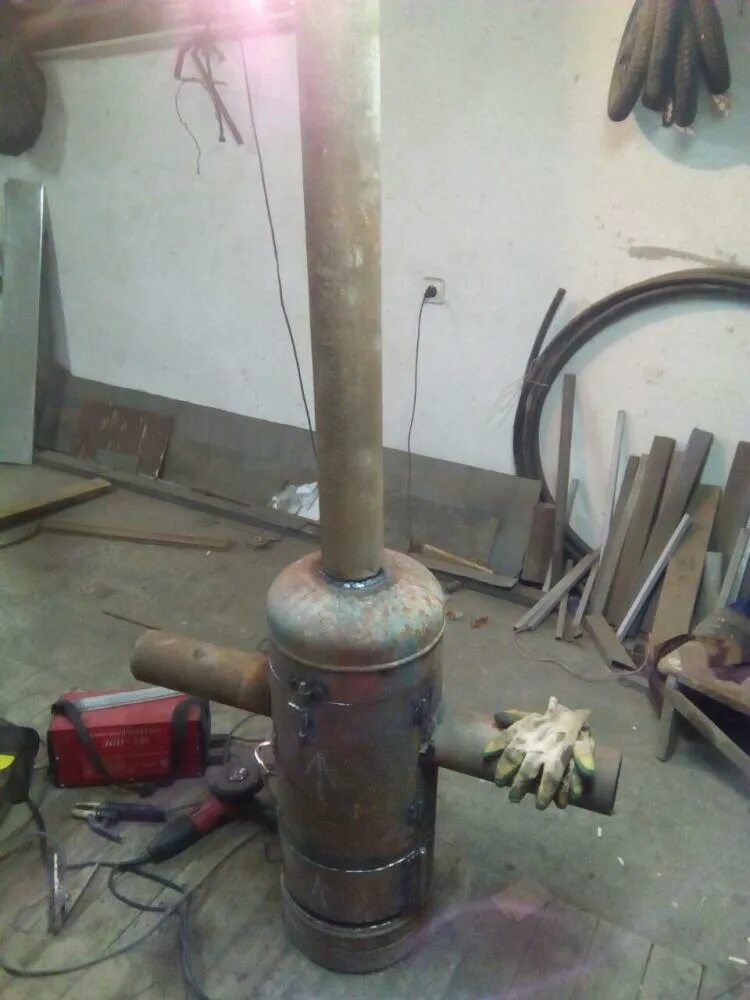 Печь на отработке из газового баллона. Печка из газового на отработке. Печь на отработке для гаража. Печь длительного горения на отработке. Печь бубафоня.