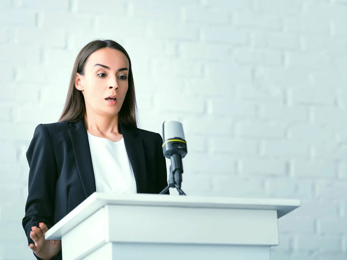 Ораторское искусство. Страх публичных выступлений фото. Волнение во время выступления. Поза оратора. Волнение на сцене.