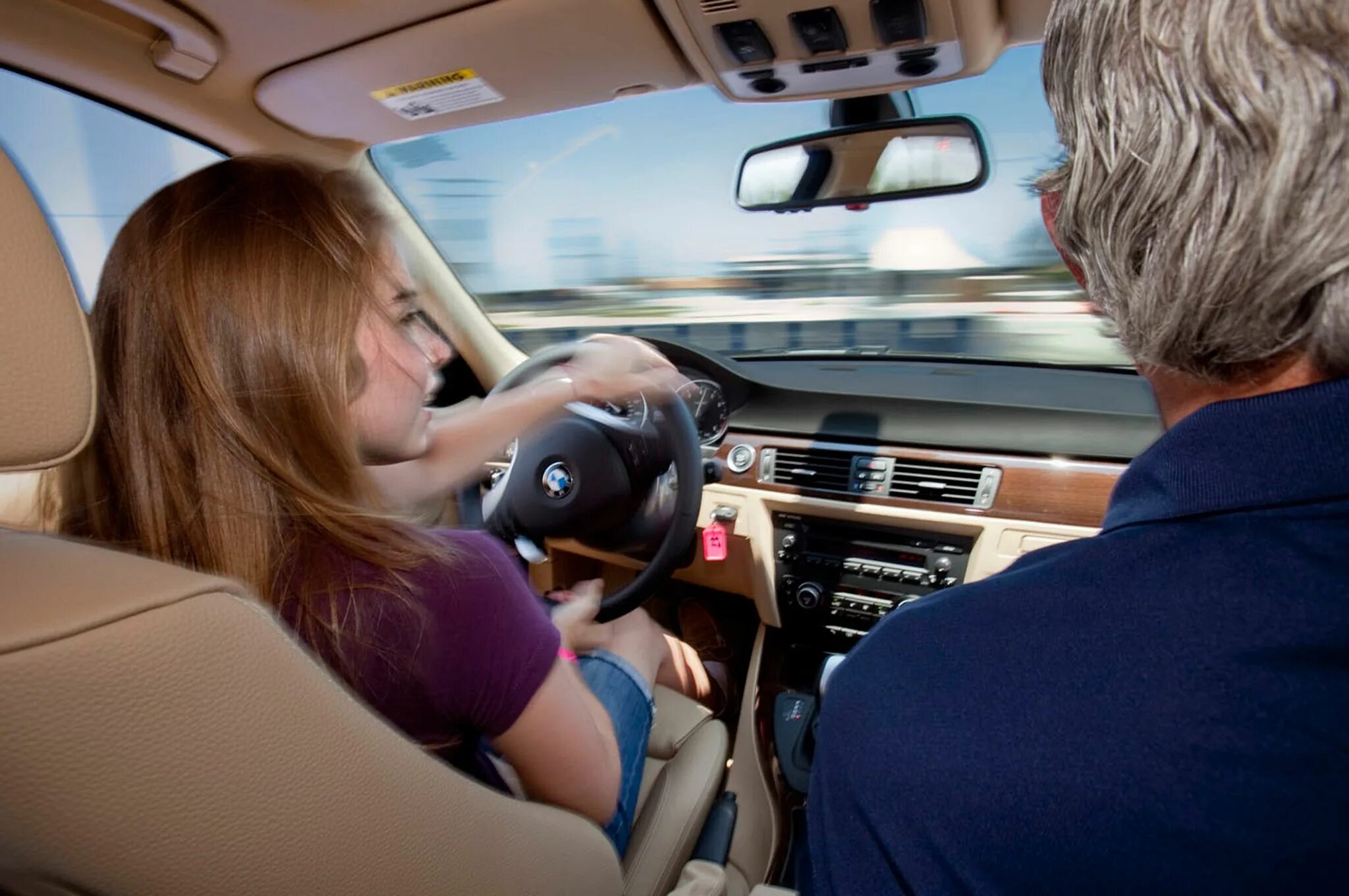 During driving. Уроки вождения. Вождение с инструктором. Занятие с инструктором по вождению. Уроки вождения с инструктором.