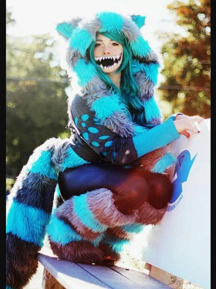 Furry cosplay. Костюм Чеширского кота из Алисы в стране чудес. Костюм Чеширского кота из Алисы. Чеширский кот из Алисы в стране чудес косплей. Фурсьют Чеширский кот.