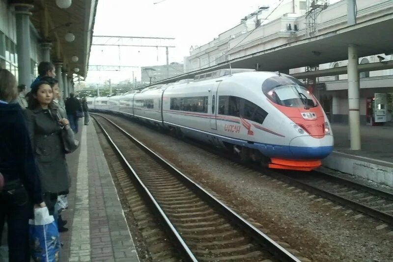 Курский поезд. Siemens сапсан. сапсан москва санкт-петербург курский вокзал. siemens velaro rus. поезд сапсан в питер курский вокзал.