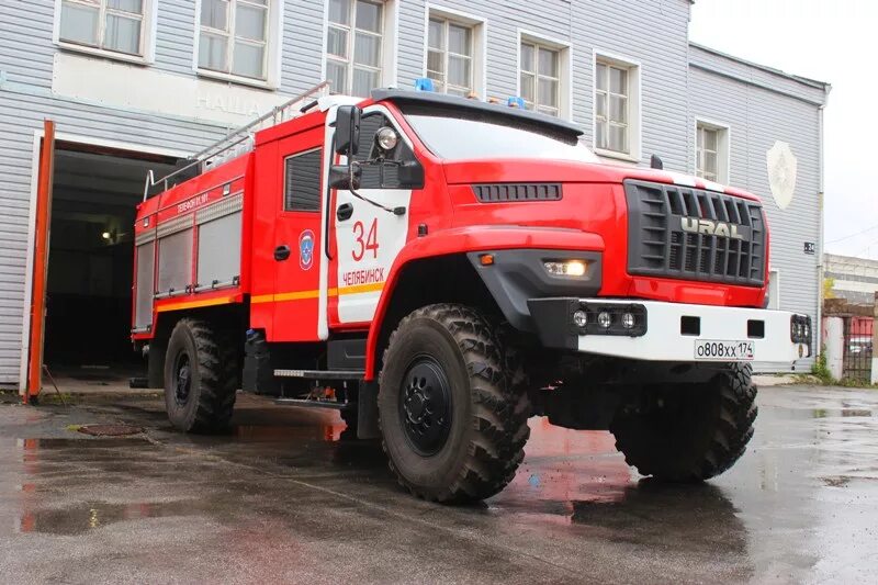 Пожарная машина мчс. Ац 40 урал 43206. Пожарные машины челябинска. Камаз 4306. Пожарная машина.
