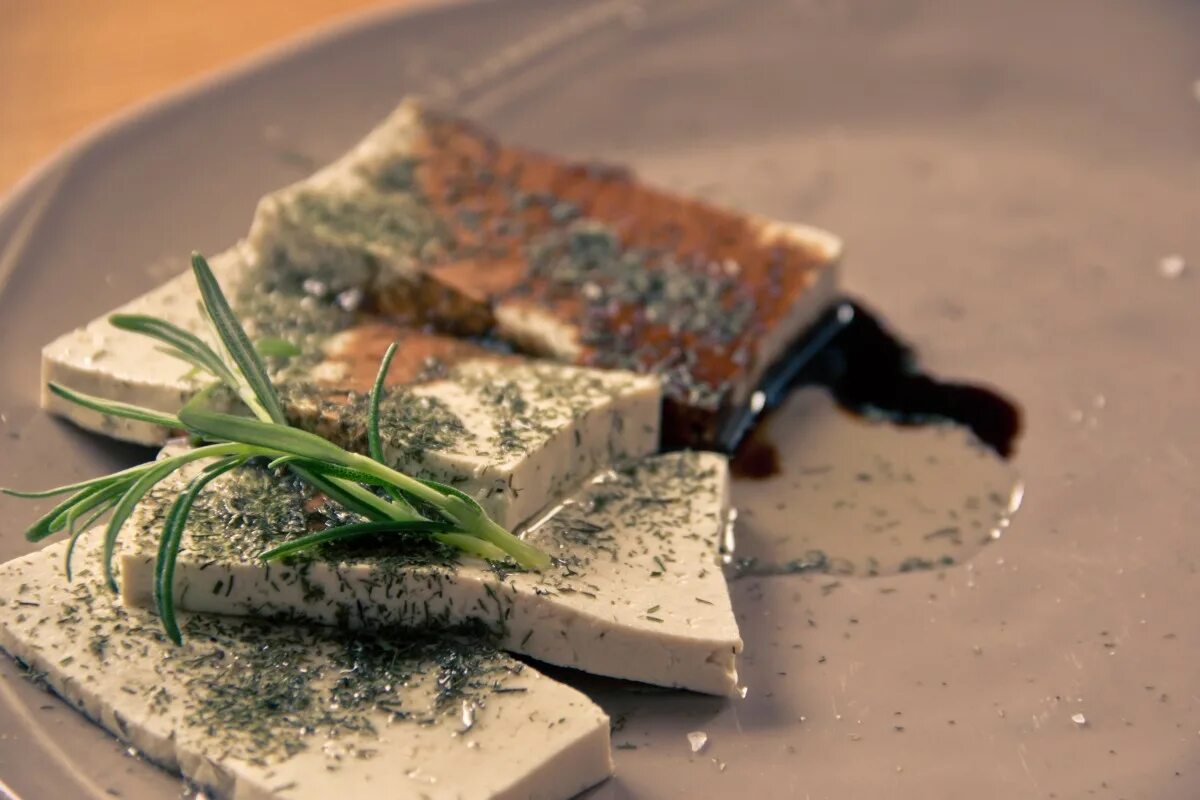 Как есть сыр тофу чтобы было вкусно. Тофу с плесенью. рыба для веганов. тофу полезные для здоровья блюда. тофу омега 6.