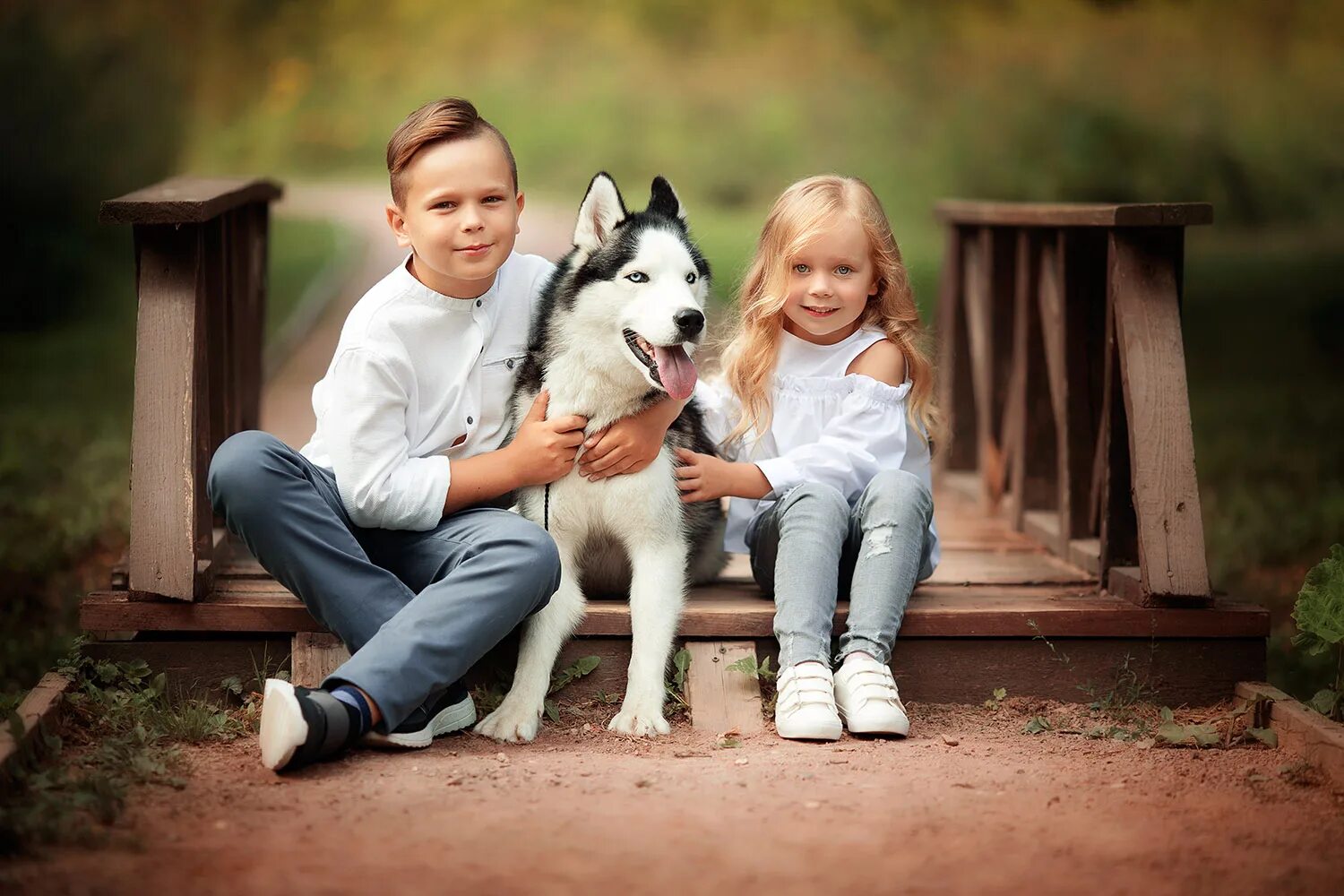 Фото собак мальчиков. Собака для детей. Девочка с собакой. Для детей. Животные. Мальчик с собакой.