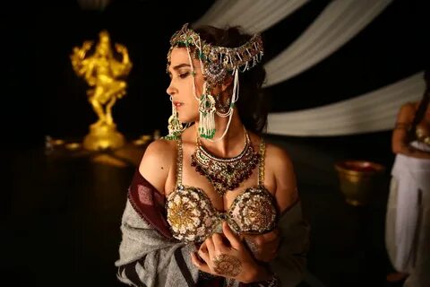 Mata Hari (2016) .
