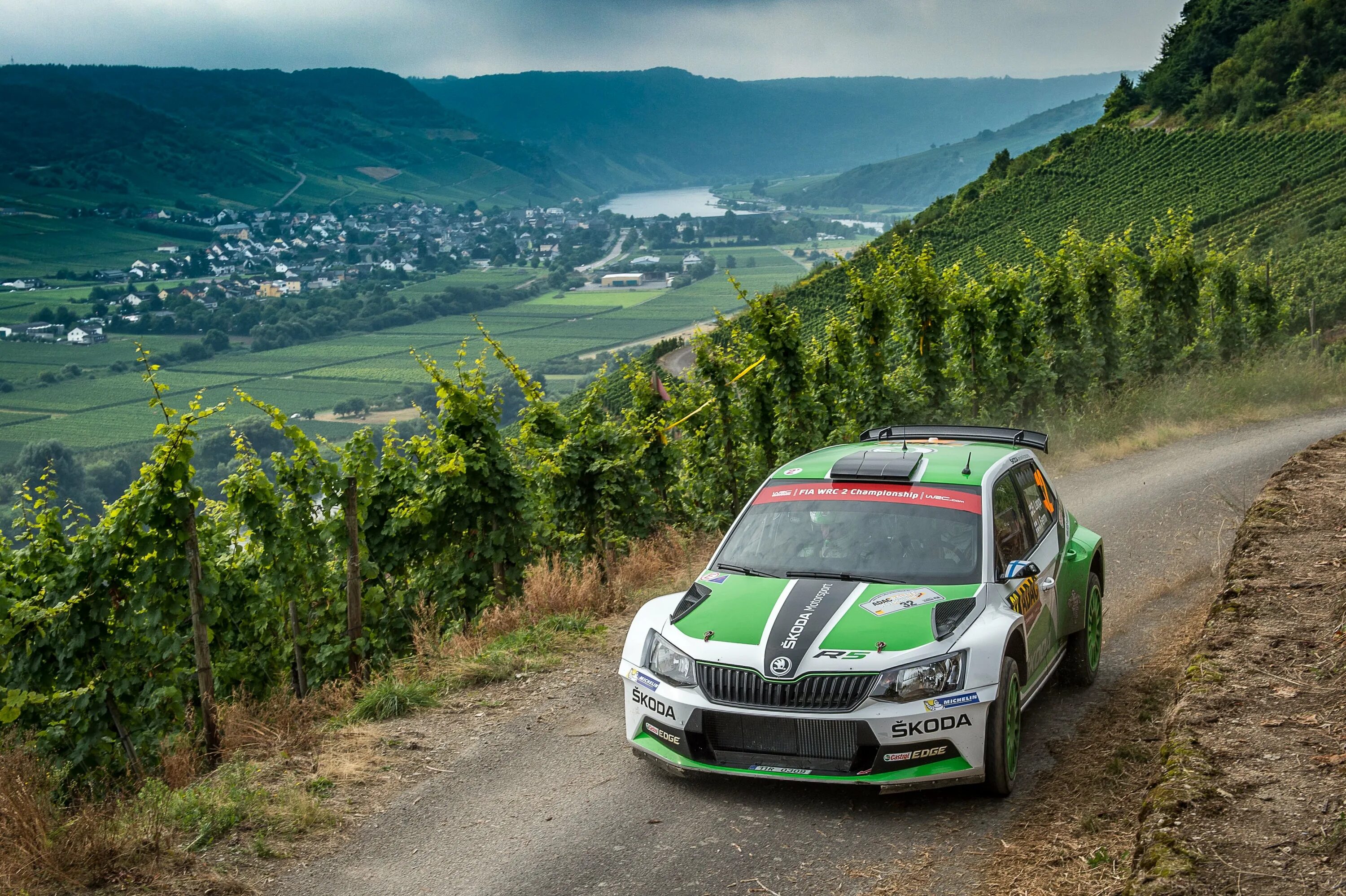 Тест драйв шкоды октавии. Škoda Fabia Rally. Шкода Фабия ралли. Skoda Fabia Rally 2. Skoda Octavia Rally.