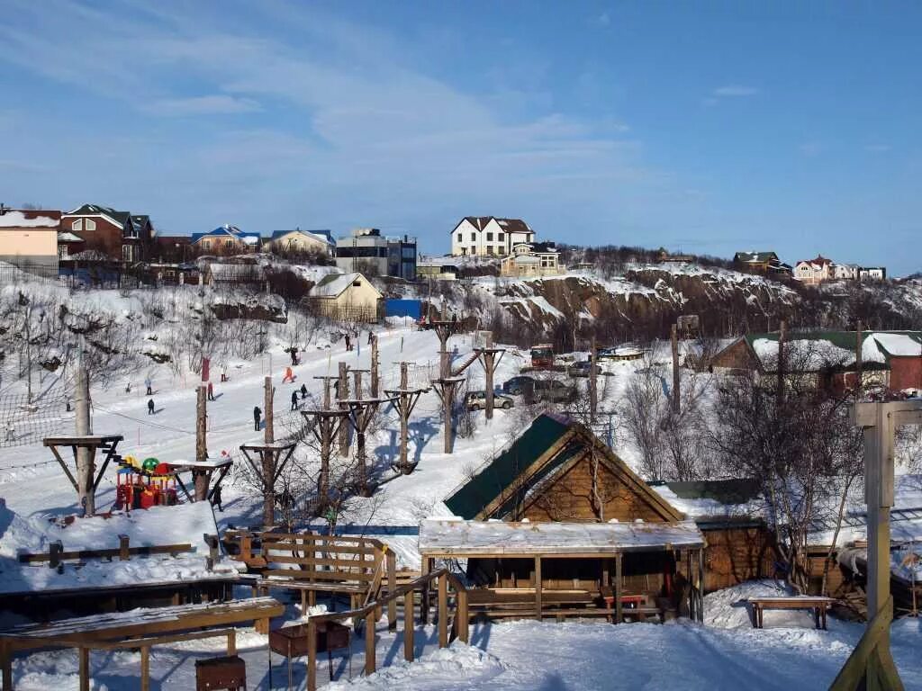 Огни мурманска ул огни мурманска 1 фото. Парк огни мурманска. Домики огни мурманска мурманск. Отель огни мурманска. Огни мурманска купальня.